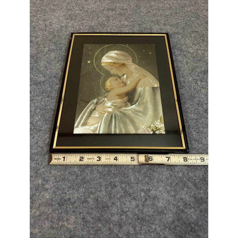 Madonna And Child  Framed Art Shimmer Details 8/10